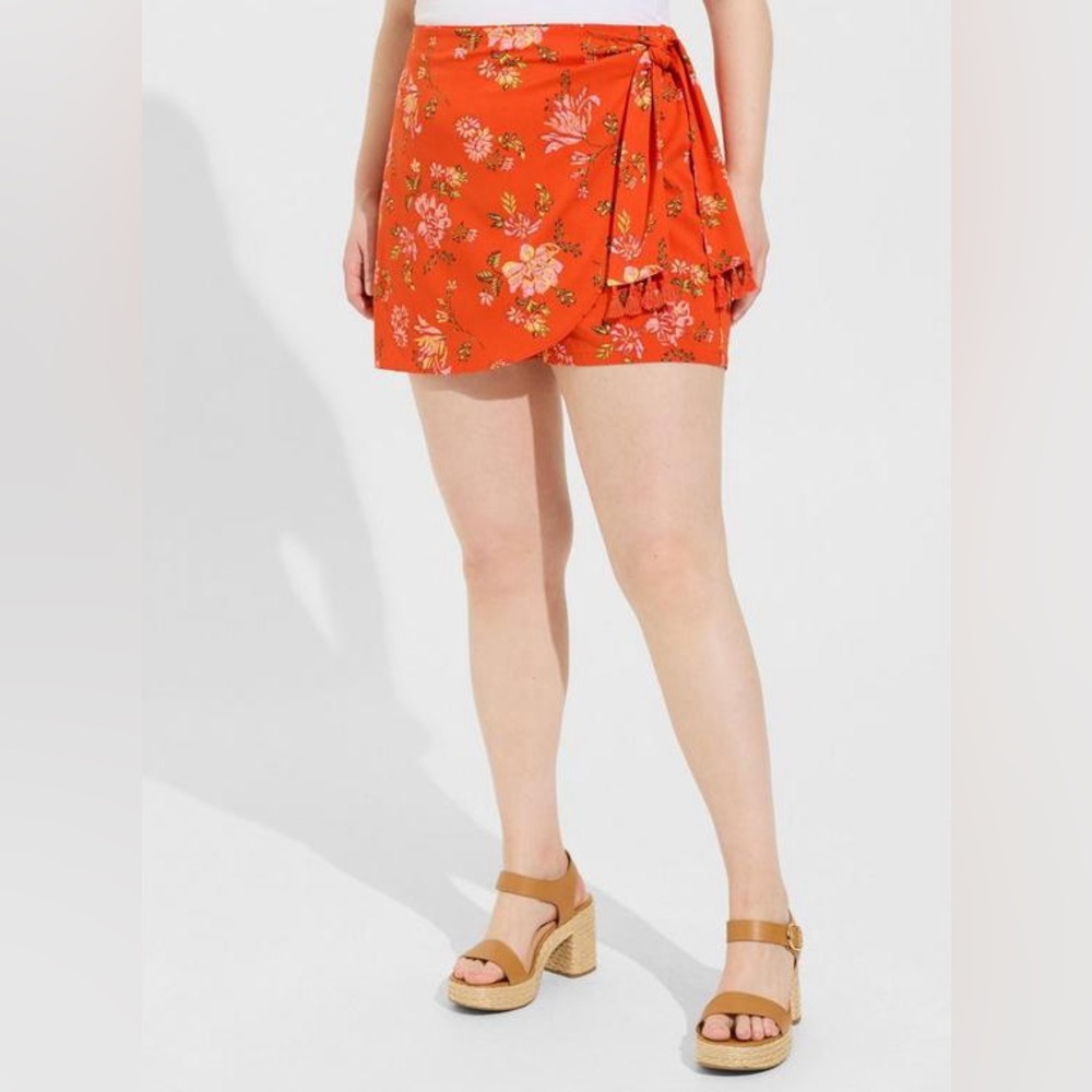Torrid Stretch Challis High Rise Skort in Mandarin Red Size 2 (18-20) NWT